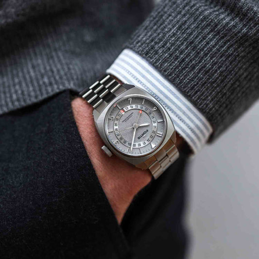 Fortis Vagabond V-40 Stormy Gray on Block Bracelet F6660000